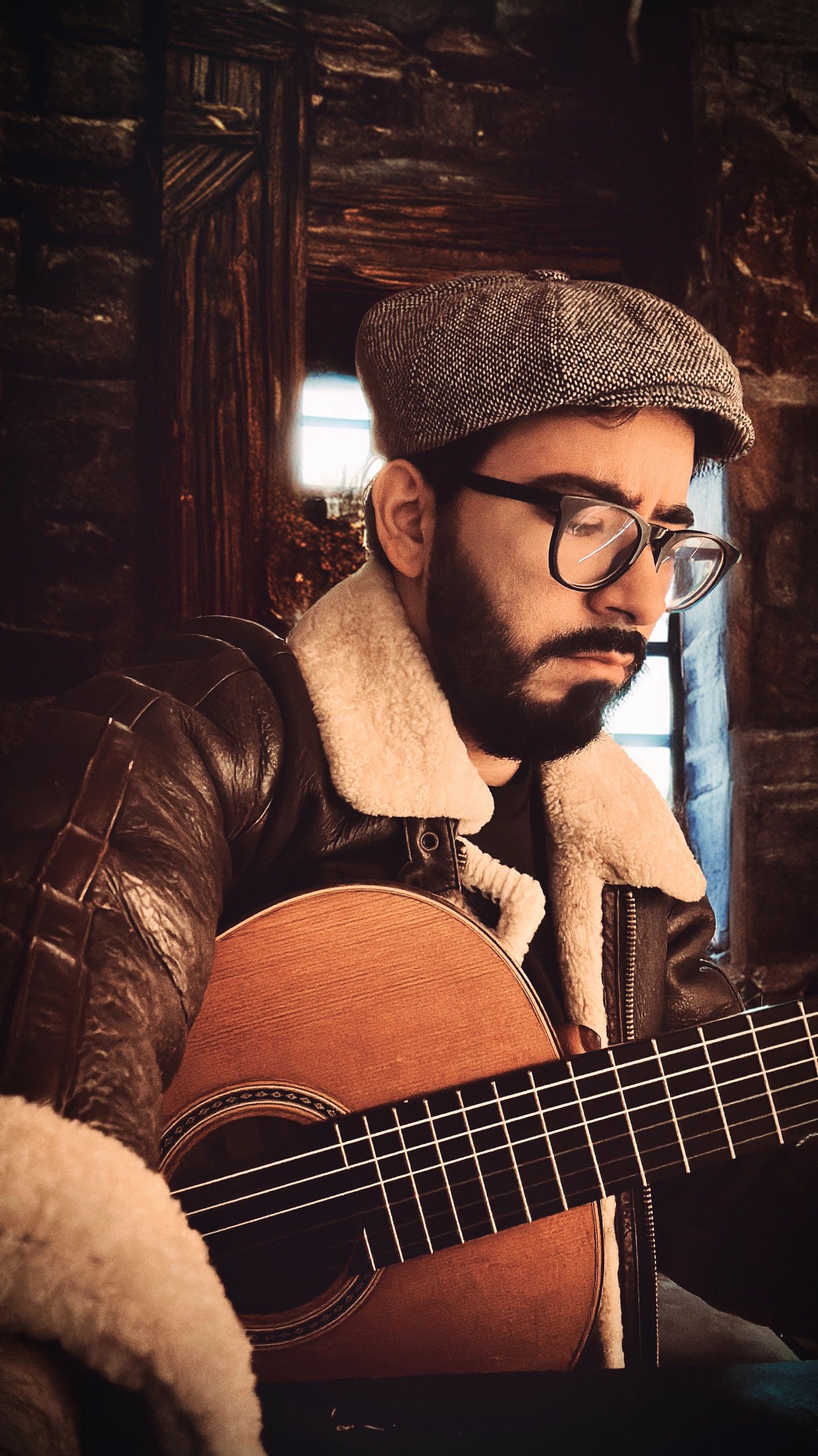 Héctor Rodríguez with his guitar
